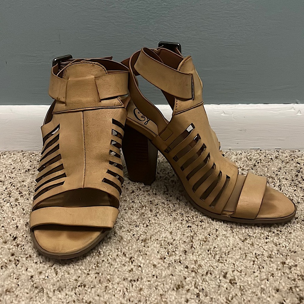 Size 6.5, 3inch heel sandal